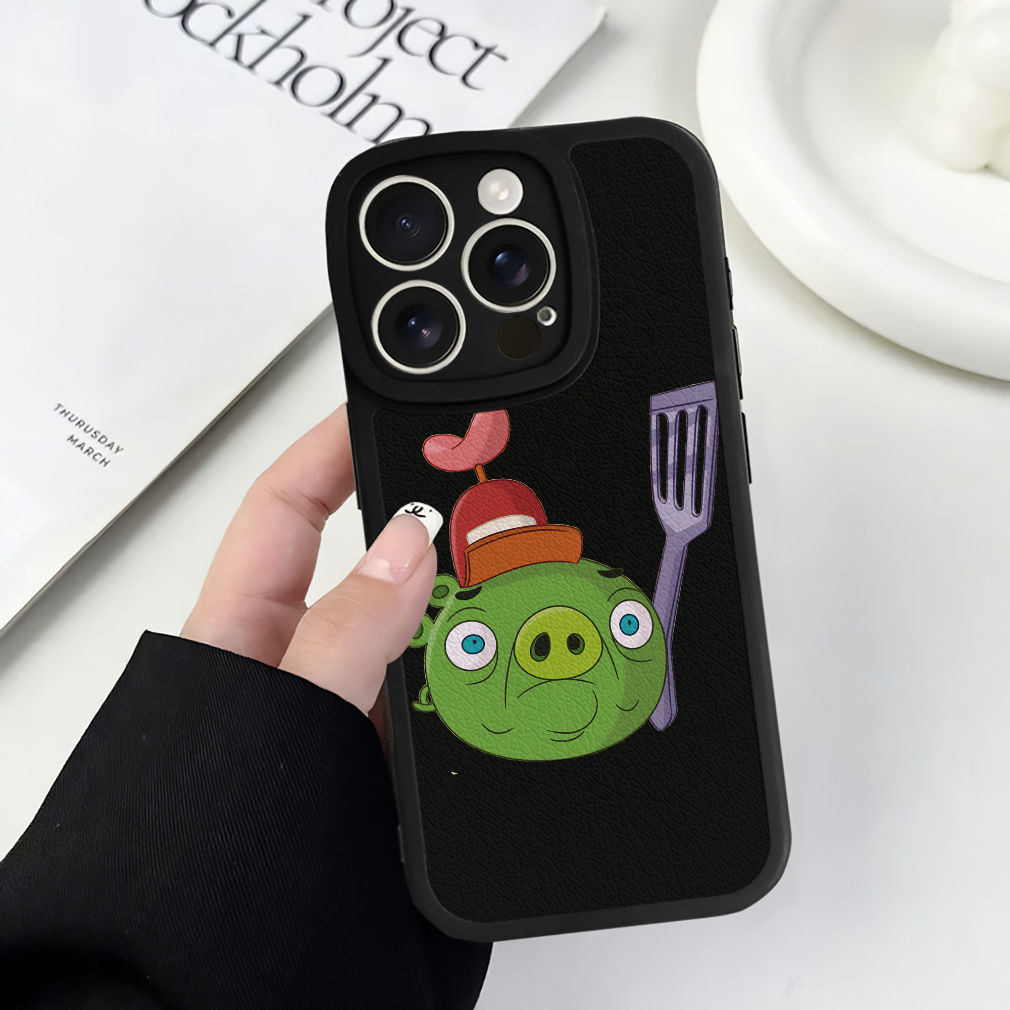 （画像用） Angry Birds アングリーバード 【iPhone 16シリーズ対応】シリコンスマホケース（レザー調） 材質：シリコン